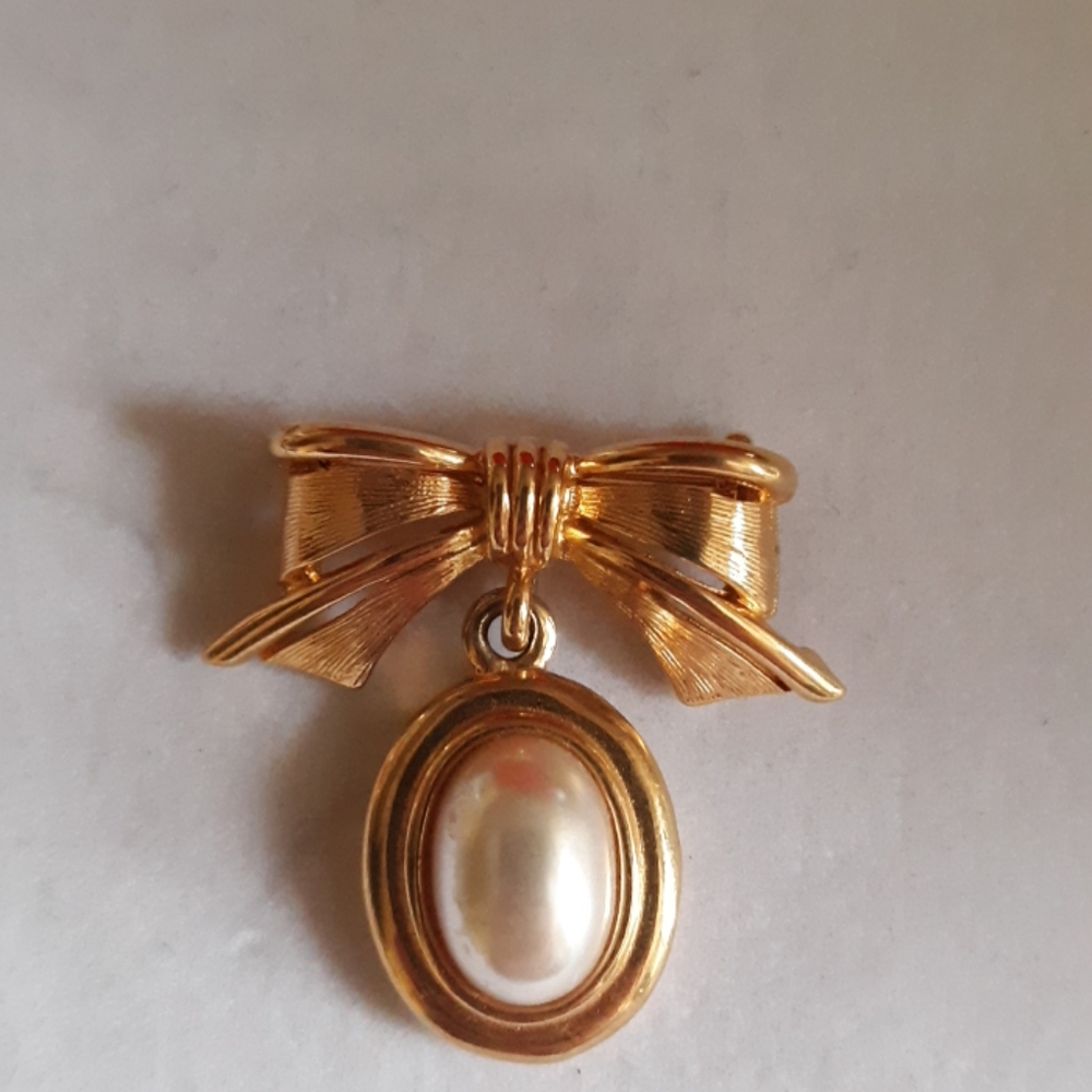 Vintage Napier Gold Bow with Pearl Pendant Pin